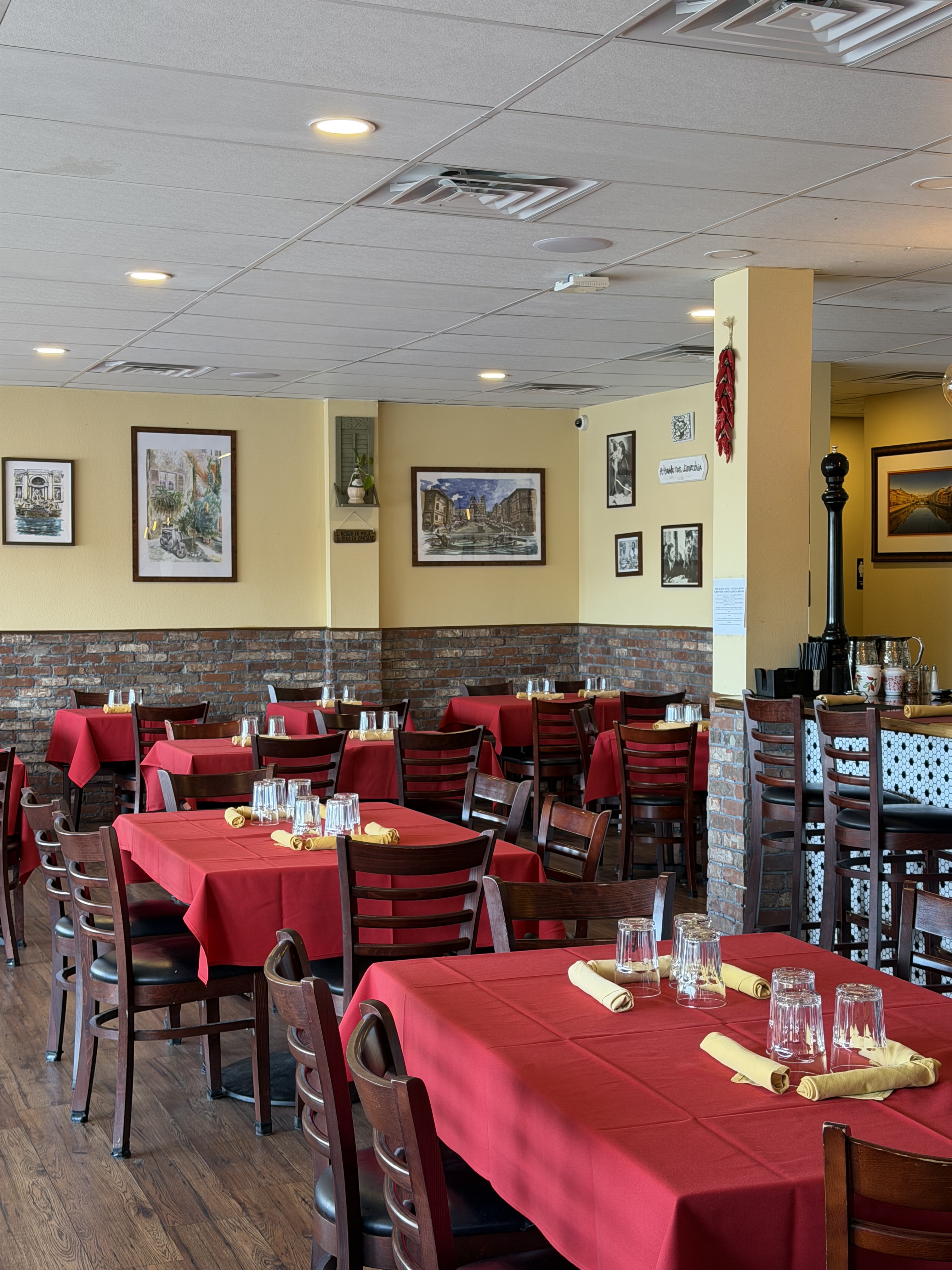 Na Favola dining room